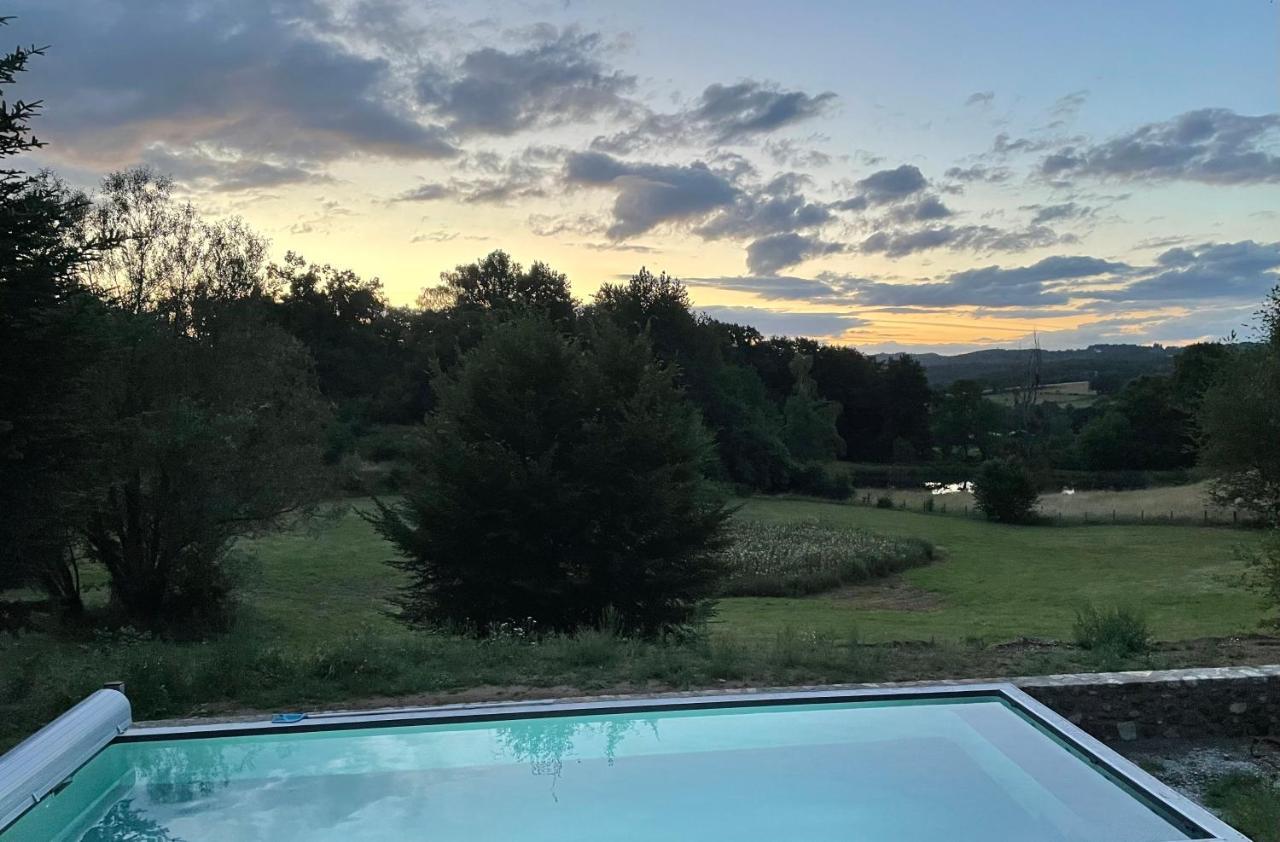 Une Pause En Correze Sarroux Eksteriør billede
