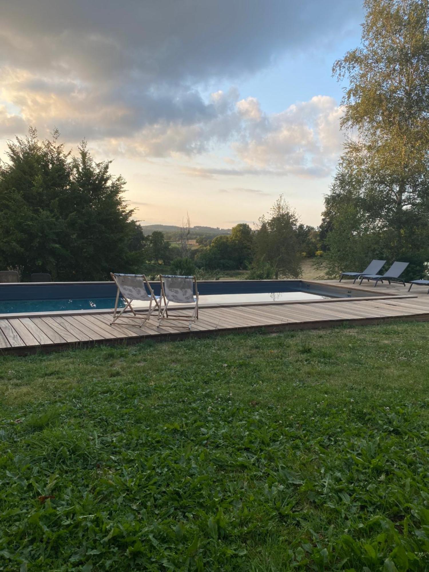 Une Pause En Correze Sarroux Eksteriør billede